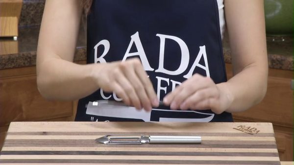 Rada Cutlery Vegetable Peeler Stainless Steel Blade - Image 7