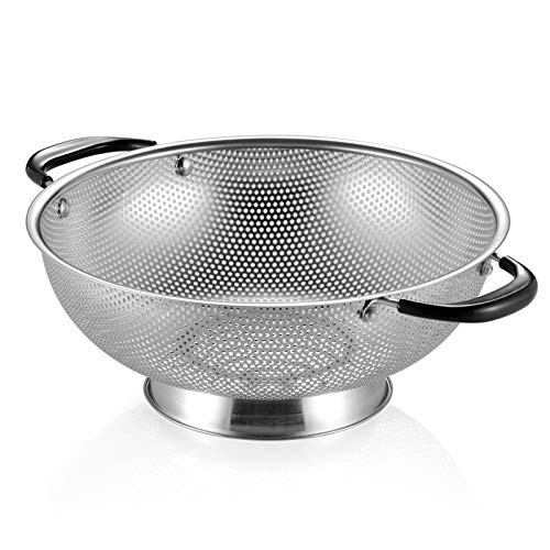 Upgrade Your Kitchen Essentials with the Heavy-Duty Stainless Steel Colander - Perfect for Straining Everything from Pasta to Fruits!