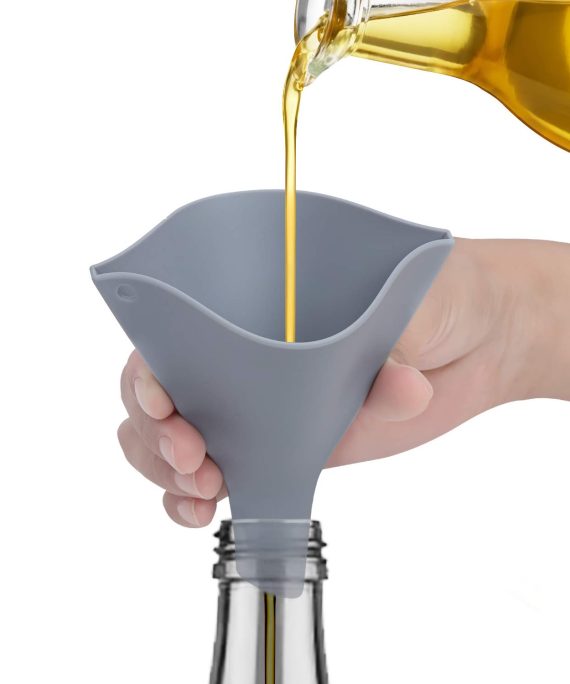 Kitchen Fan-Shaped Silicone Funnel Filling